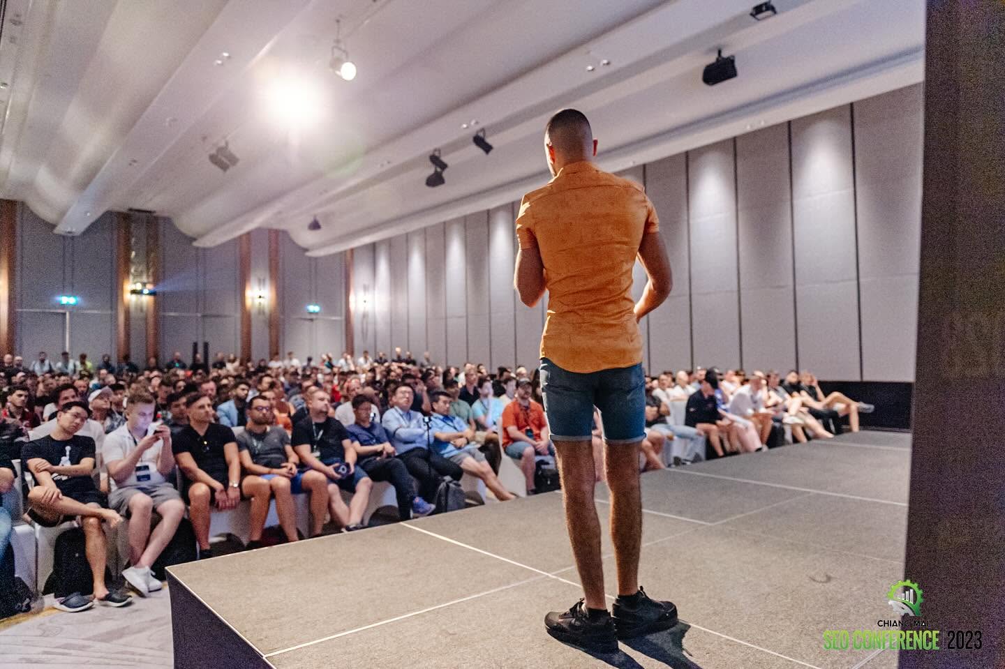 Kasra Dash speaking at Chiang Mai SEO 2023
