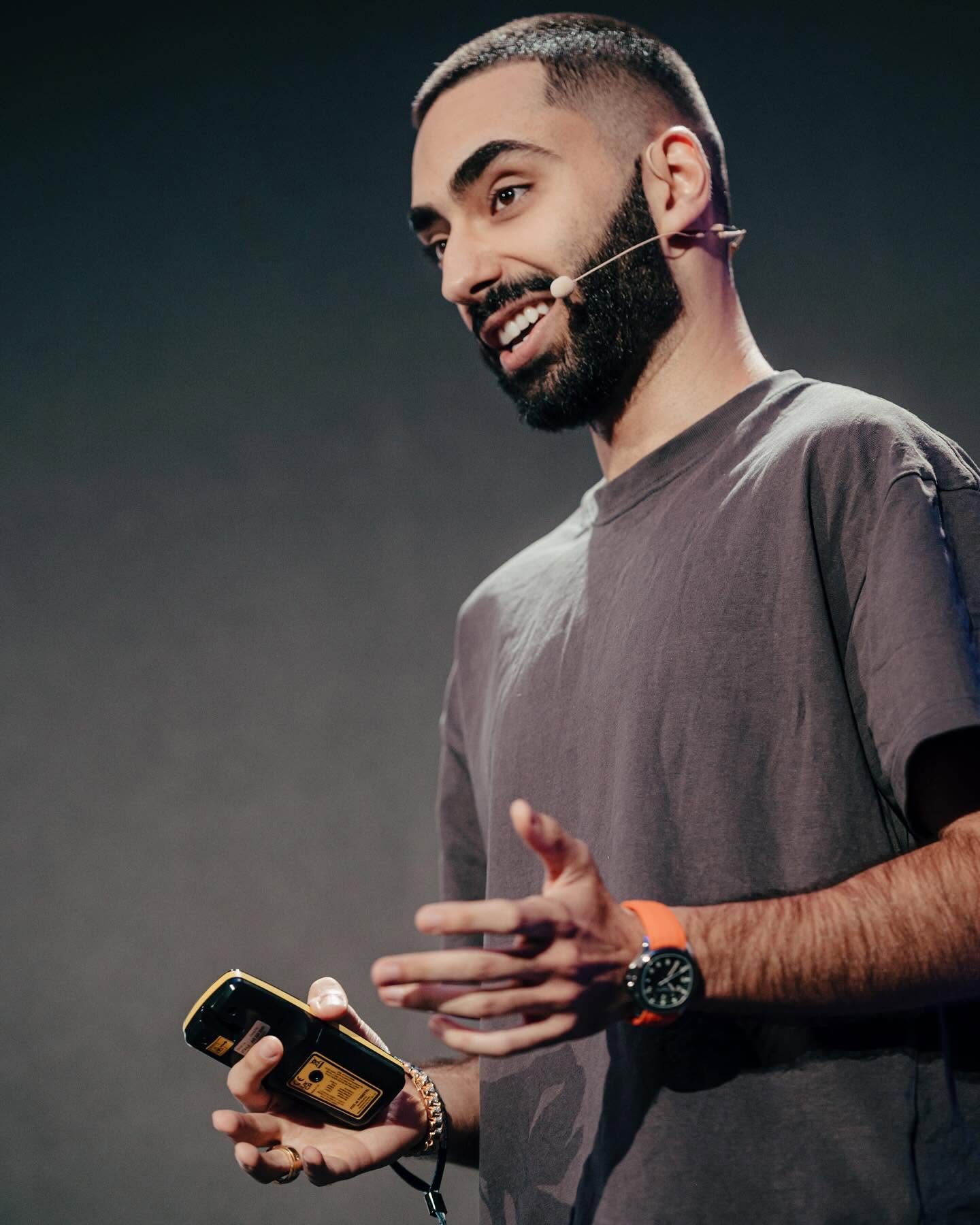 Kasra Dash speaking at SEO Estonia 2024